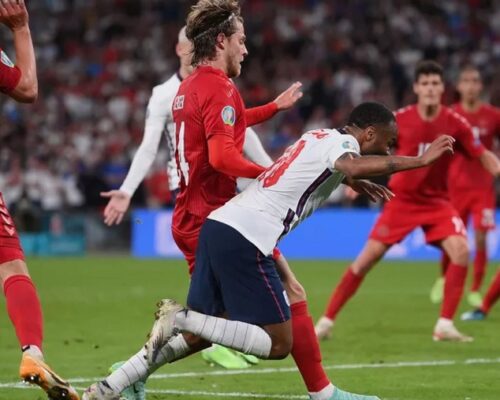 Anglia se califică în finala Euro2020 cu un penalty controversat