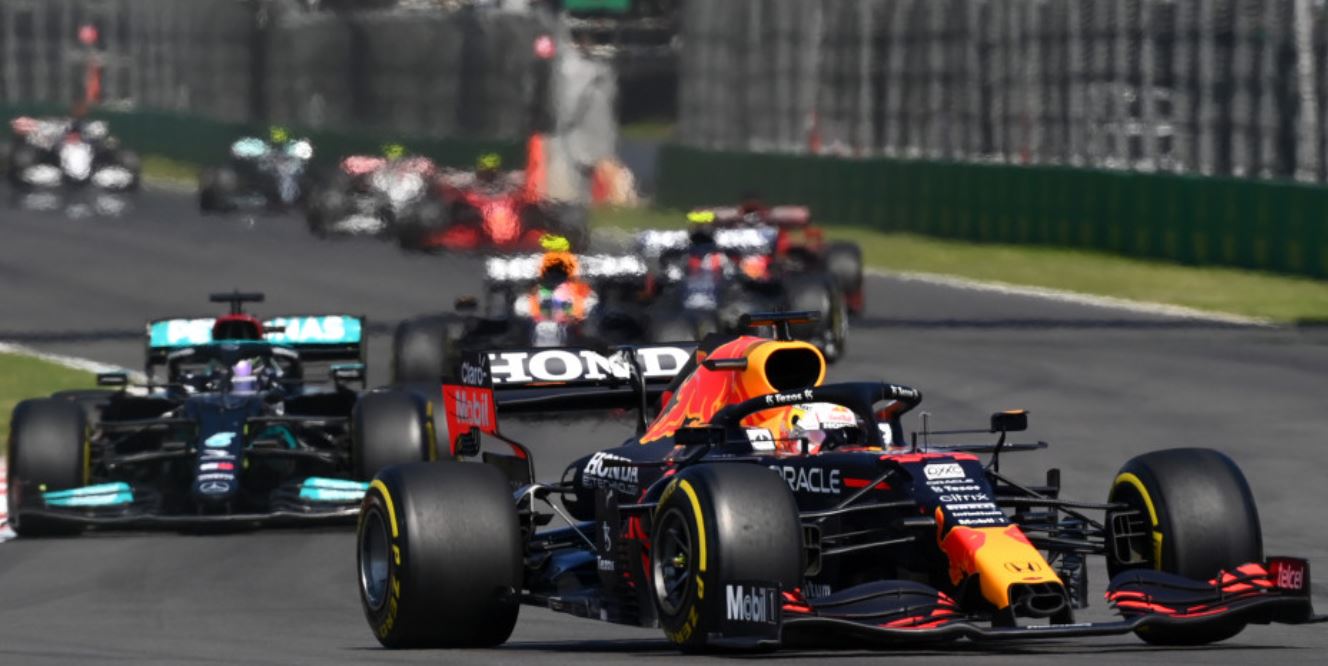 Max Verstappen a câștigat Marele Premiu de Formula 1 al Mexicului, Sergio Perez pe 3 acasă