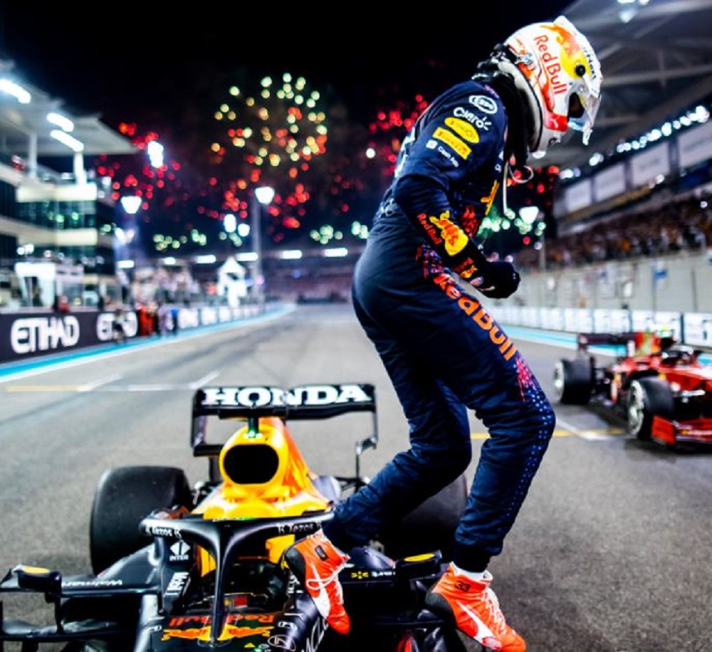 Max Verstappen e noul campion mondial de Formula 1, după un duel epic cu Lewis Hamilton