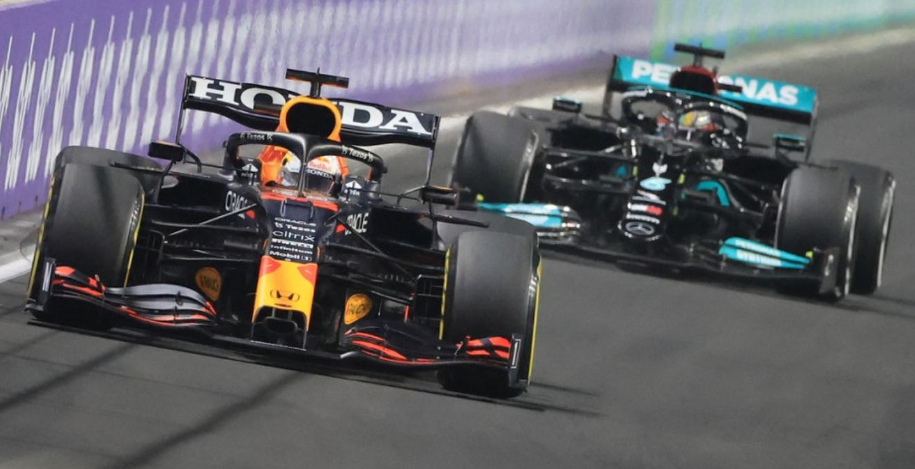 Verstappen și Hamilton la egalitate înainte de ultima cursă de Formula 1 a anului